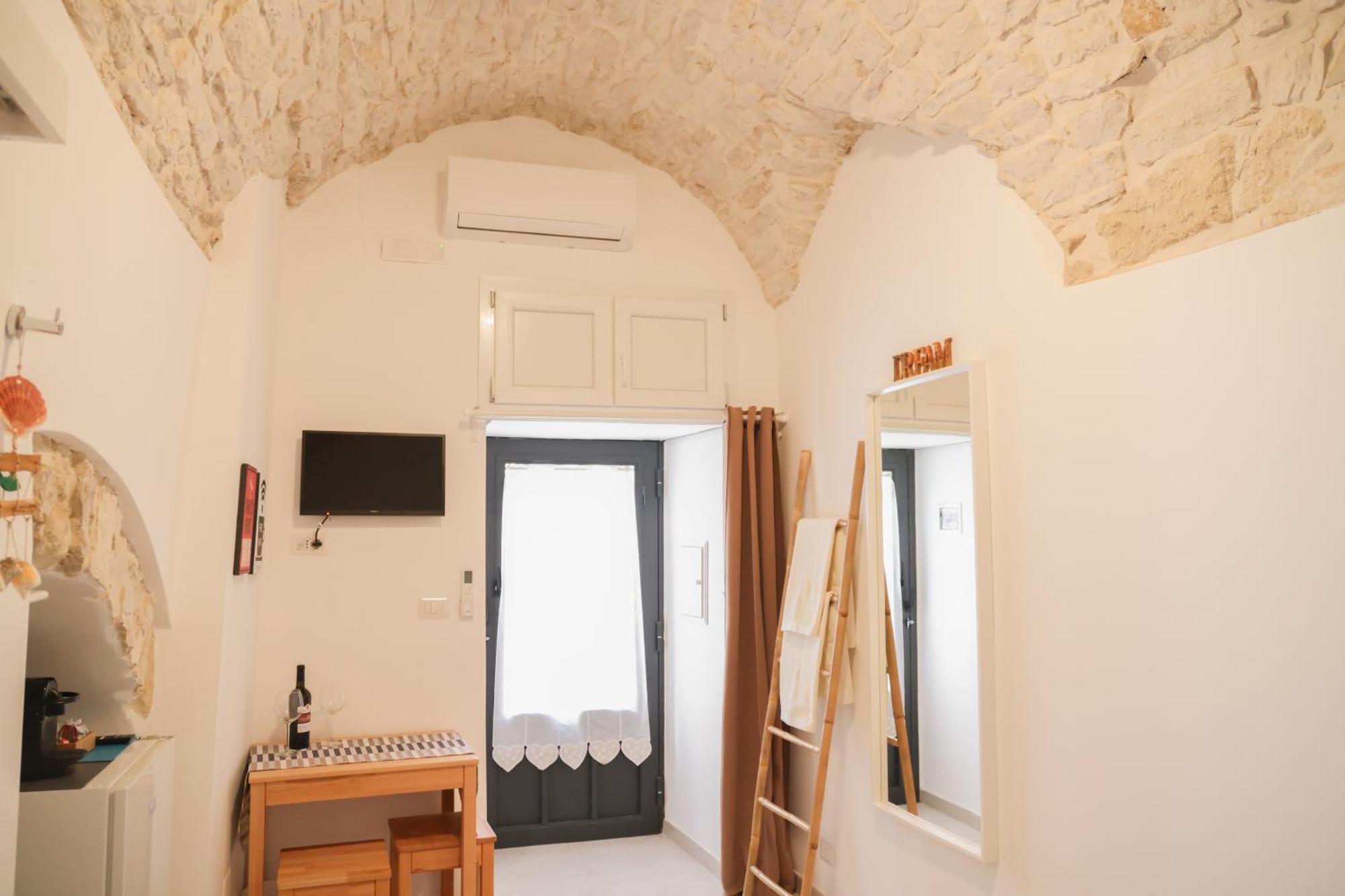 Room 20 - Piccola Camera In Pietra Bianca Giovinazzo Exterior foto